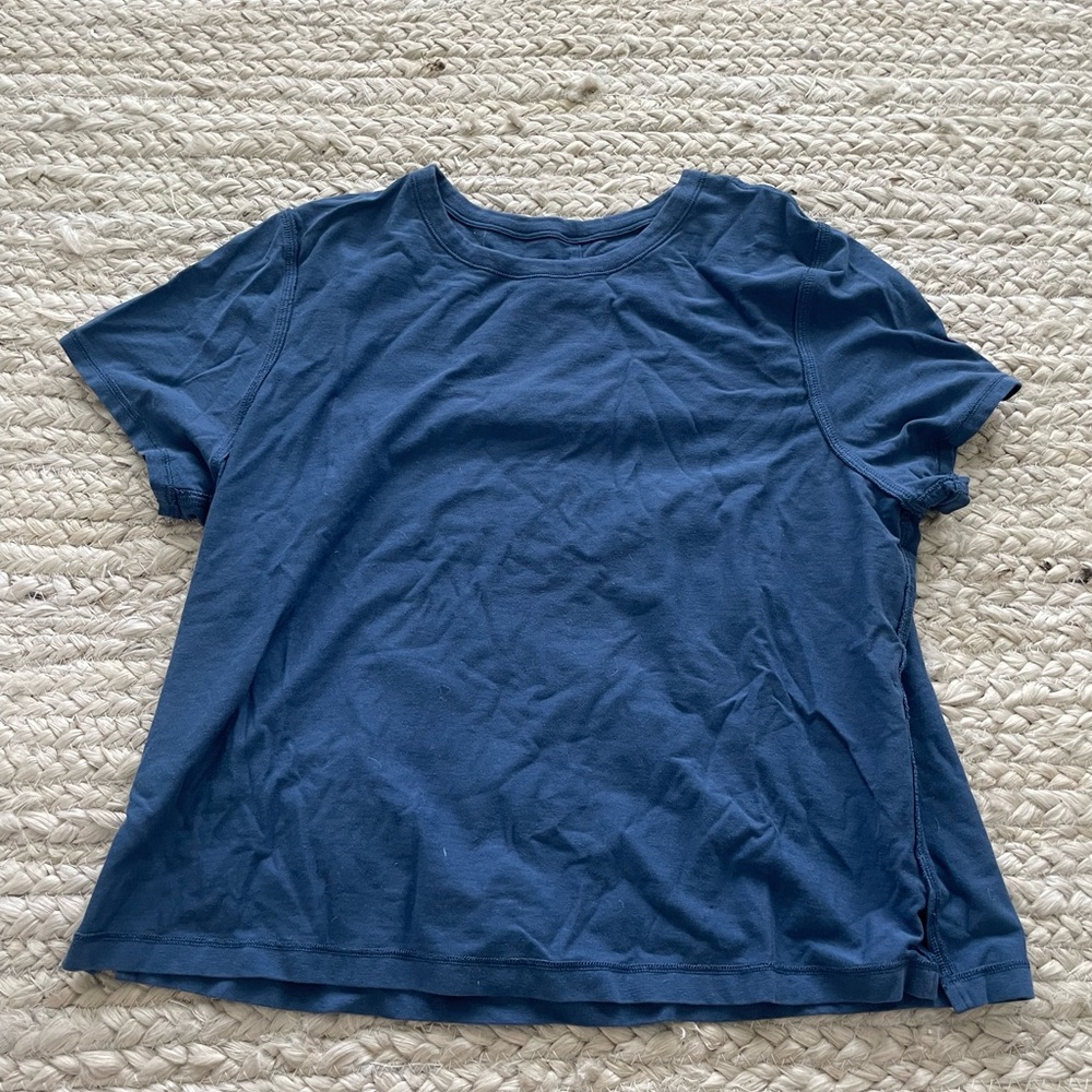 Lululemon cropped tshirt